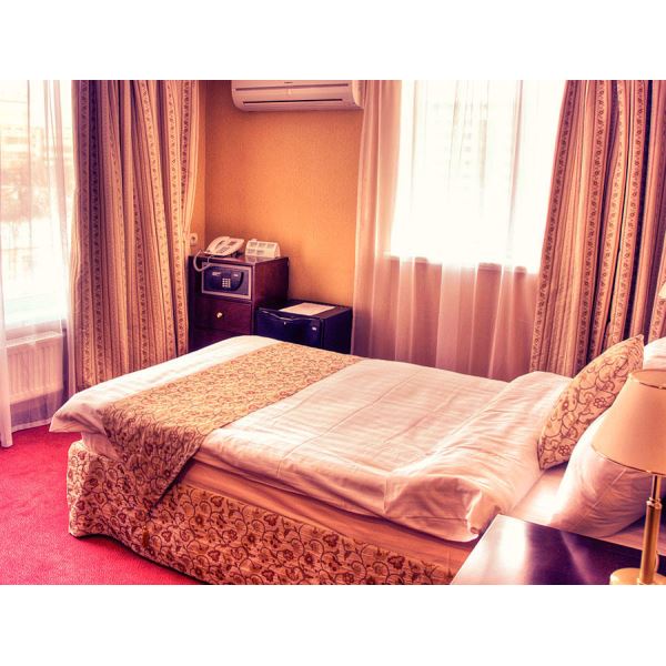bedroom bedroom